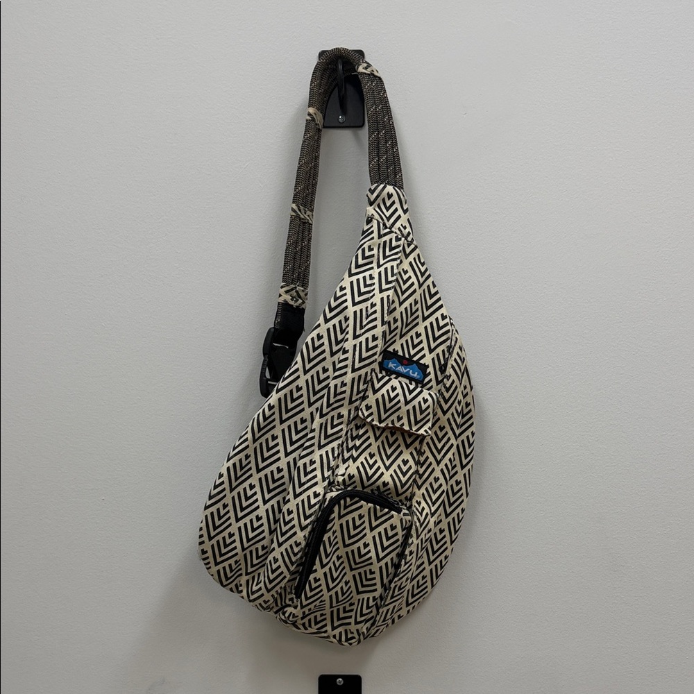 Kavu Slingpack Sling Bag Black Cream Geometric Print Rope Bag!